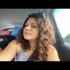 Meet your Posher, Anahi